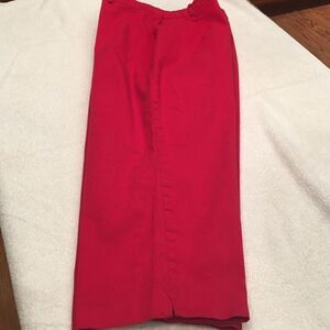 Briggs New York Women's Size 12 Red Capri pants zipper button front good shape